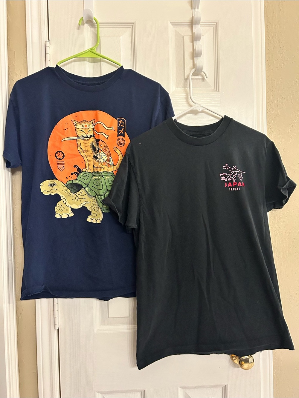 7 Adult Medium T-shirt Lot / Bundle in Good & Fair Condition Japanese Graphics